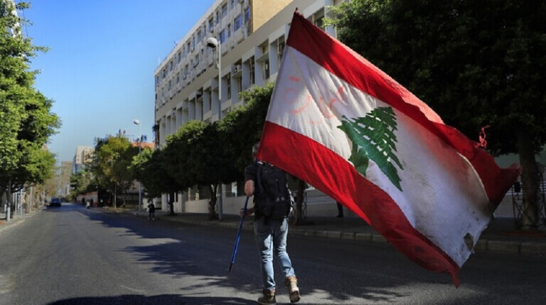 موجة اقتحامات المصارف اللبنانية تعود إلى الواجهة من جديد